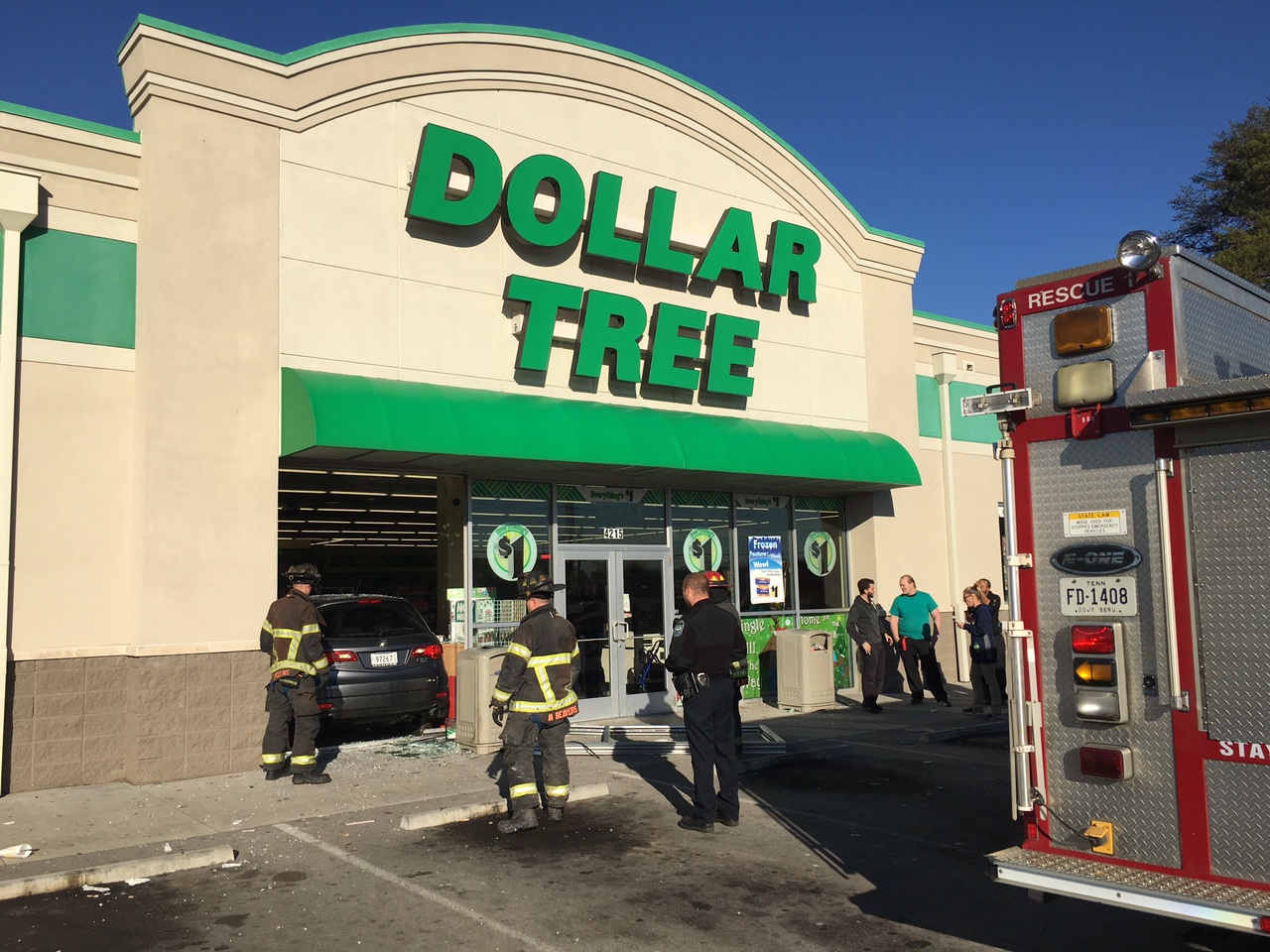 Minivan Crashes into Dollar Tree on Broadway WIVKFM